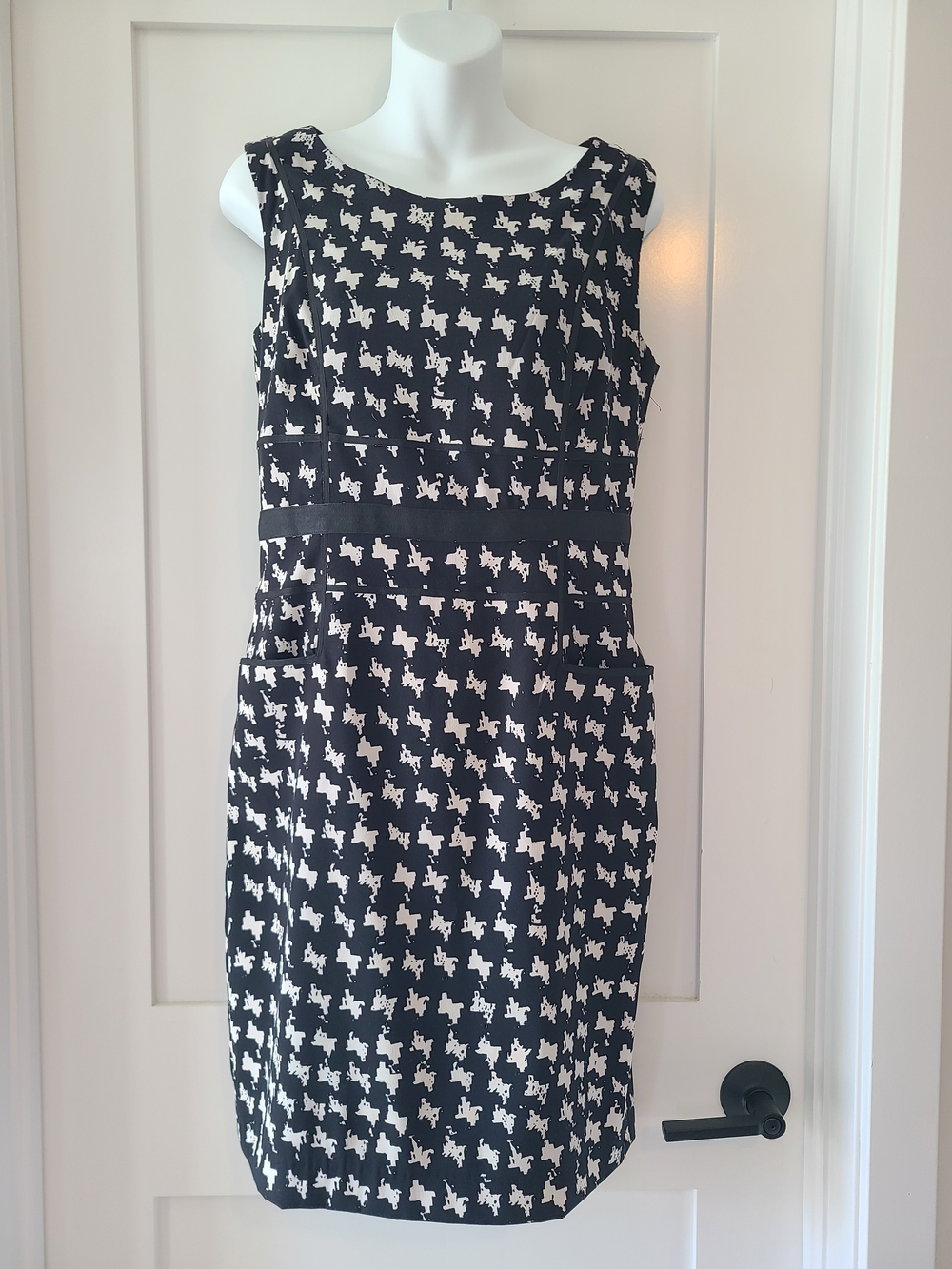 cleo Black and White Sleeveless Sheath Dress